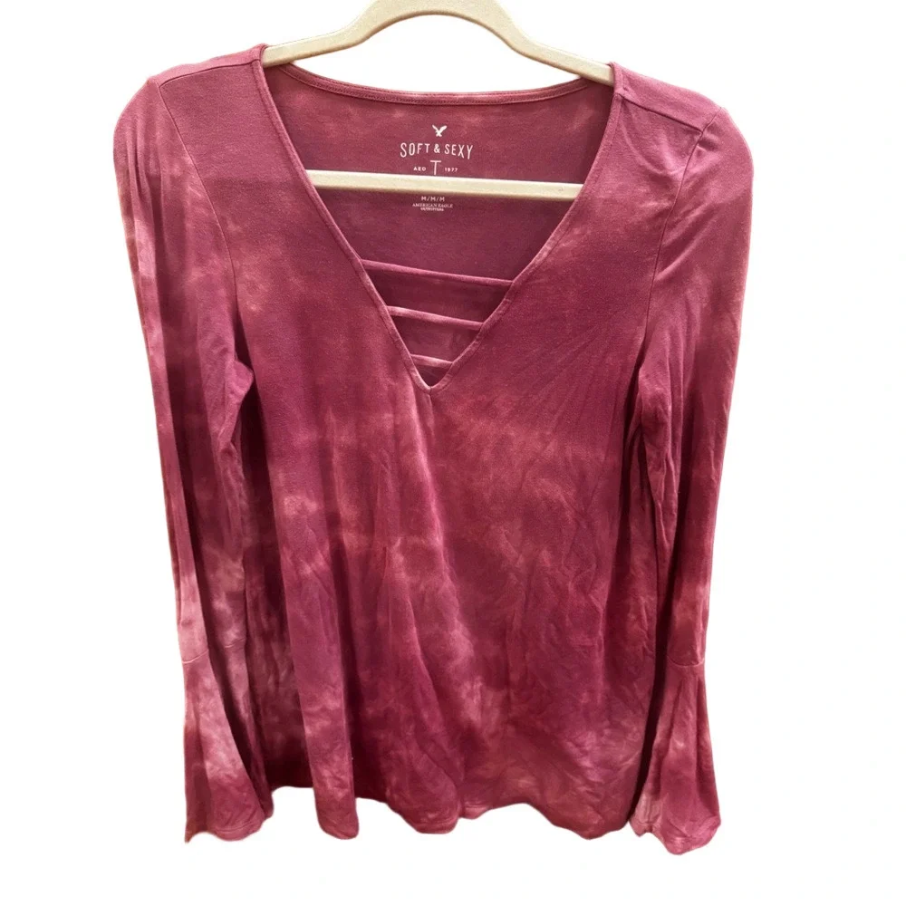 🌼Soft and Sexy American Eagle tie dyed shirt
